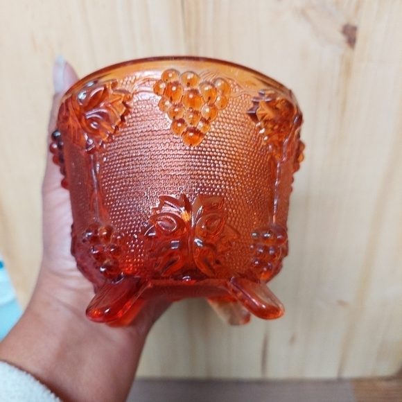 Vintage 70s Blood Orange Jeanette Pressed Glass Harvest Grapes Candy Dish - Picture 6 of 8